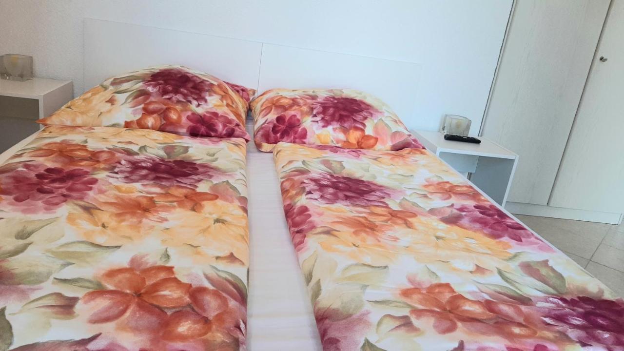 Helles Doppelzimmer Mit Bad, Terrasse Und Pool, Seperater Eingang, Liznjan, Istrien Exteriör bild