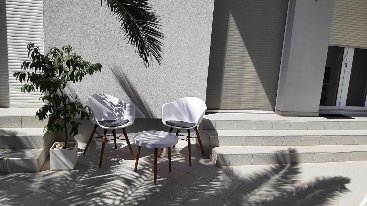 Helles Doppelzimmer Mit Bad, Terrasse Und Pool, Seperater Eingang, Liznjan, Istrien Exteriör bild