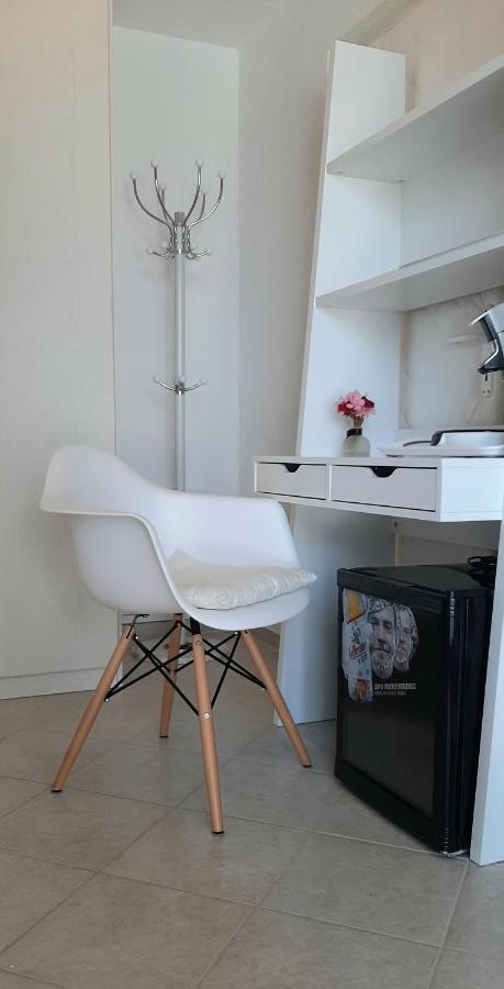 Helles Doppelzimmer Mit Bad, Terrasse Und Pool, Seperater Eingang, Liznjan, Istrien Exteriör bild