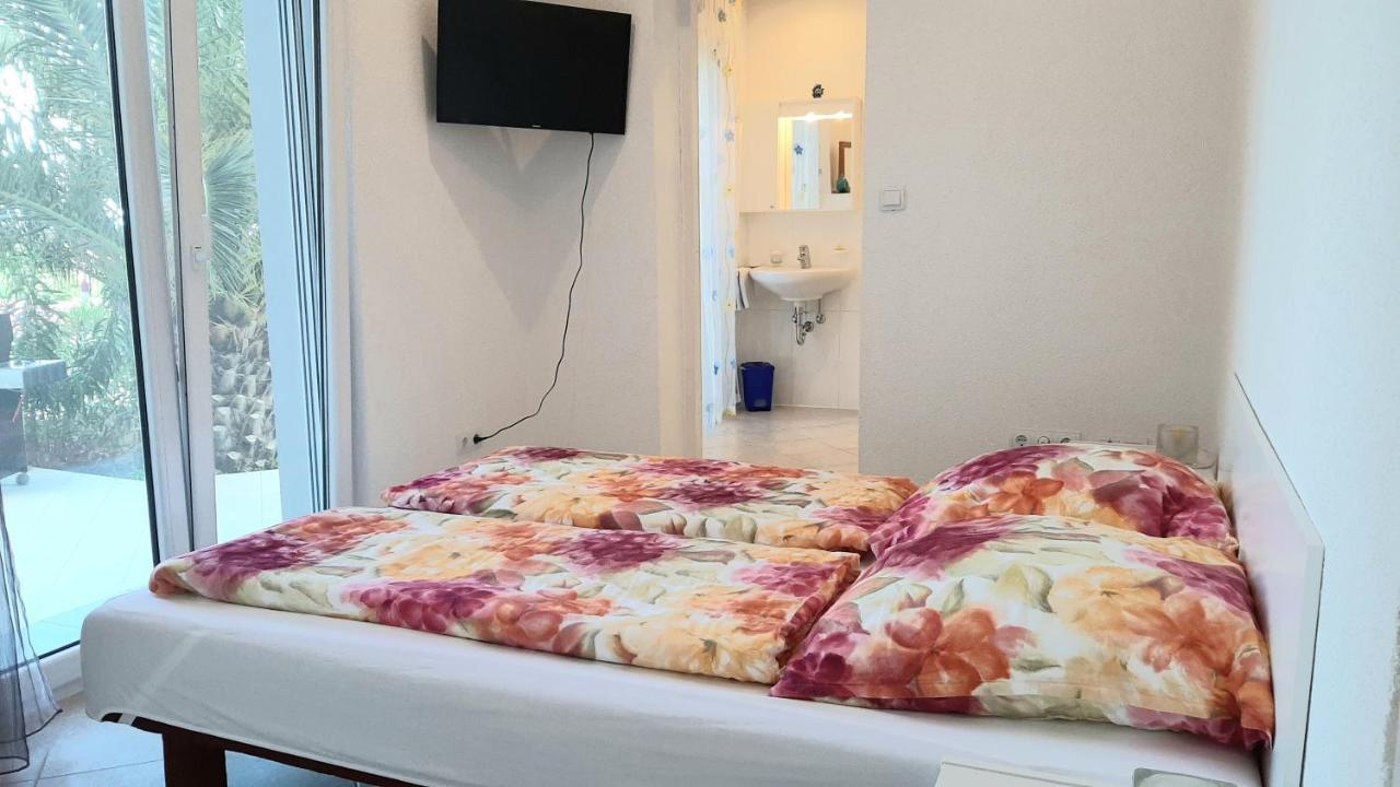 Helles Doppelzimmer Mit Bad, Terrasse Und Pool, Seperater Eingang, Liznjan, Istrien Exteriör bild