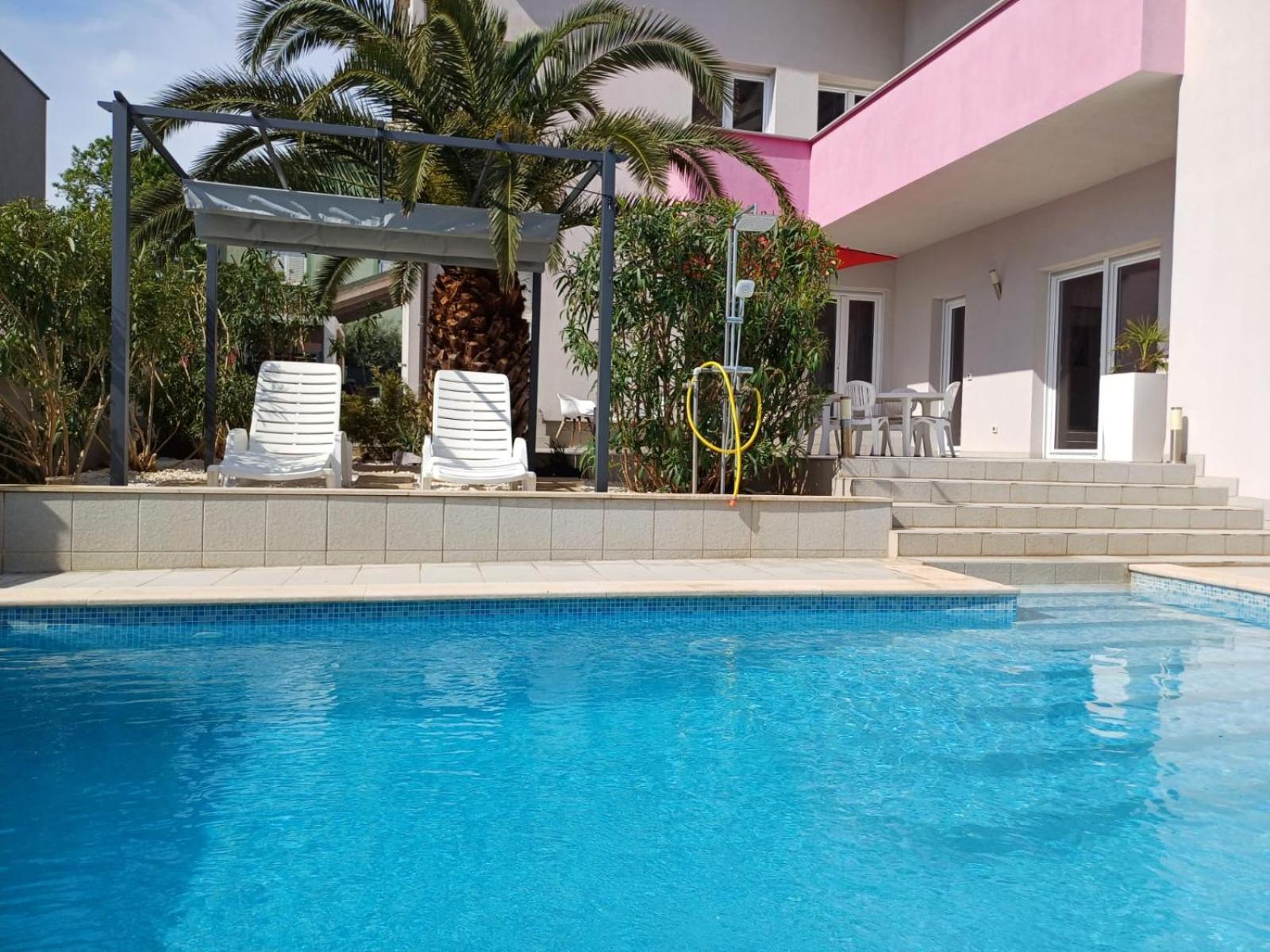Helles Doppelzimmer Mit Bad, Terrasse Und Pool, Seperater Eingang, Liznjan, Istrien Exteriör bild